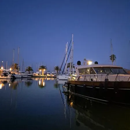 - Port De Daire *
